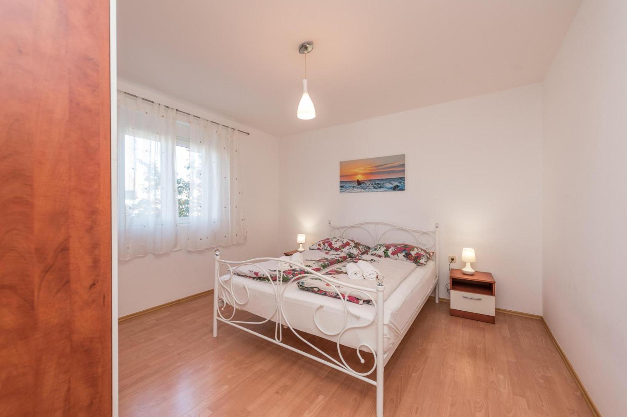 Family Friendly Pool House Ana - Happy Rentals Bibinje Exterior foto